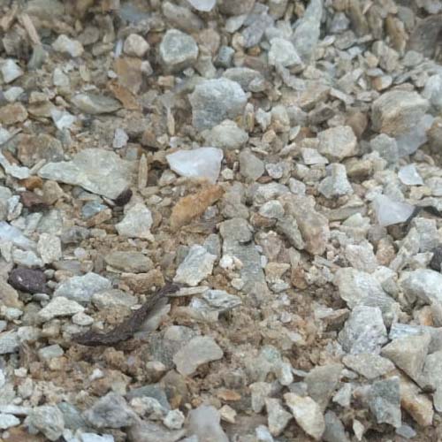 Self binding gravel quartz